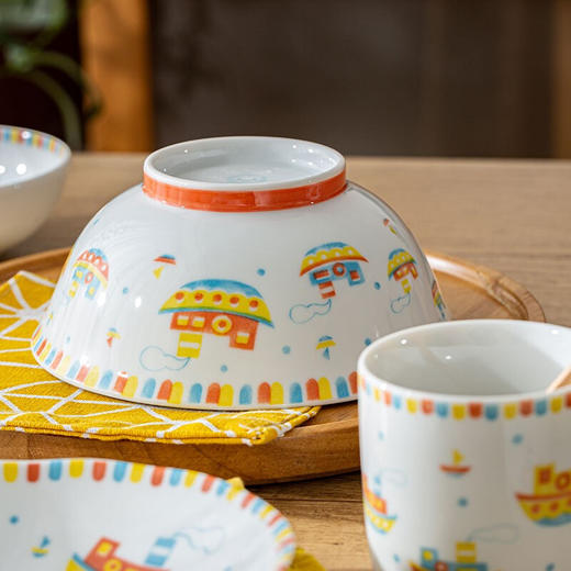 日本进口碗儿童餐具餐盘 家用卡通小碗陶瓷饭碗大碗面碗汤碗 五彩船 商品图2