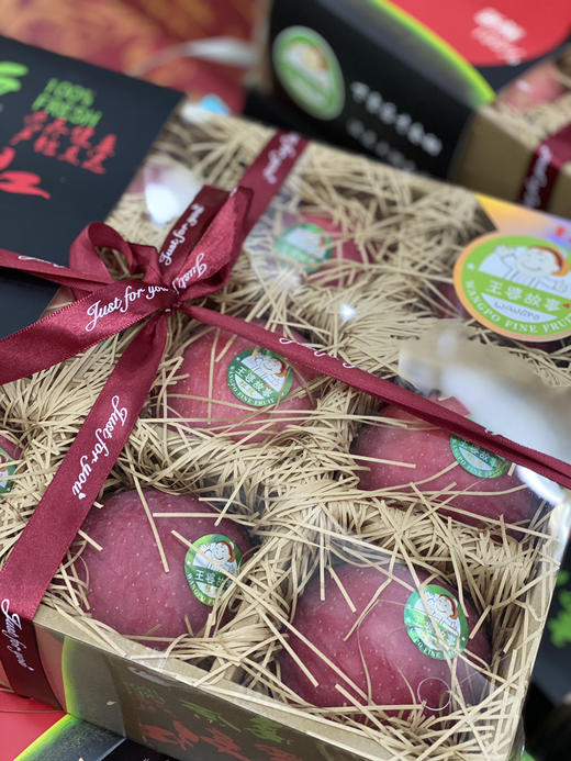 周三取货：【礼盒王婆鸟巢苹果 】又脆又甜，真心好吃的苹果，强力推荐！！！ 商品图0