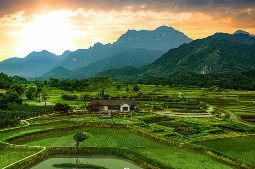 【峨眉高桥里涵田度假酒店】新晋网红高端酒店，春节可用！398元起住豪华私汤大床房+正餐+下午茶+早餐等，四面环山，对望金顶~ 商品图0