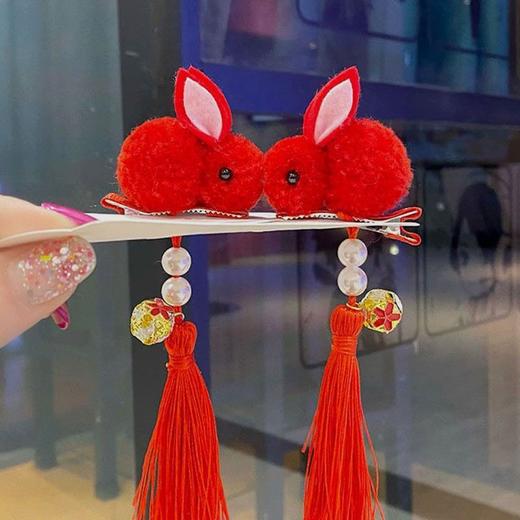 新春毛球流苏发夹 商品图1