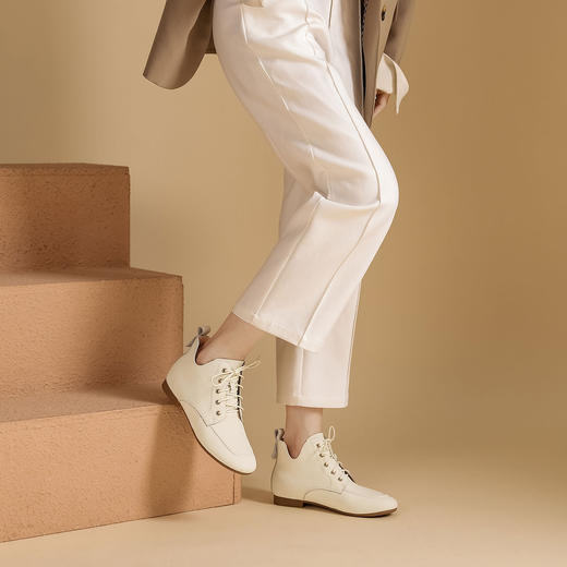西村名物22年冬新款【经典】率性小白靴V口绑带软皮短靴休闲靴女43781 商品图0