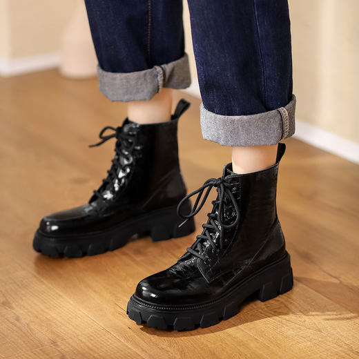 西村名物2021年秋冬爆款纯色简约学院百搭帅气显瘦英伦风单绒马丁靴女皮靴X21DS44361 商品图0