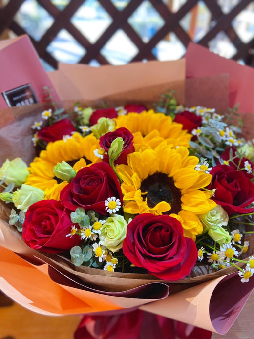 【珍贵纪念日】11朵精品红玫瑰➕3支向日葵➕6支洋甘菊➕8朵洋桔梗➕新鲜配花配叶，精美时尚大气花束 商品图1