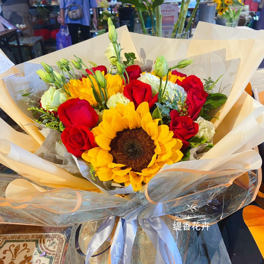 【欣欣向荣】3朵向日葵➕10朵红玫瑰➕洋桔梗时尚大花束 商品图0