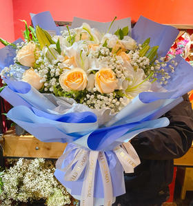 【轻轻的问候】10朵香水百合➕21朵蜜桃雪山玫瑰➕满天星，精品时尚大花束