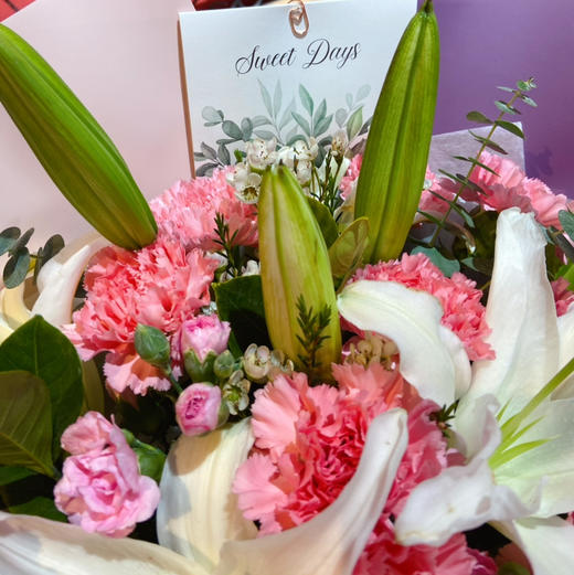 【感恩幸福】6朵香水百合➕18朵粉色康乃馨时尚大花束 商品图1