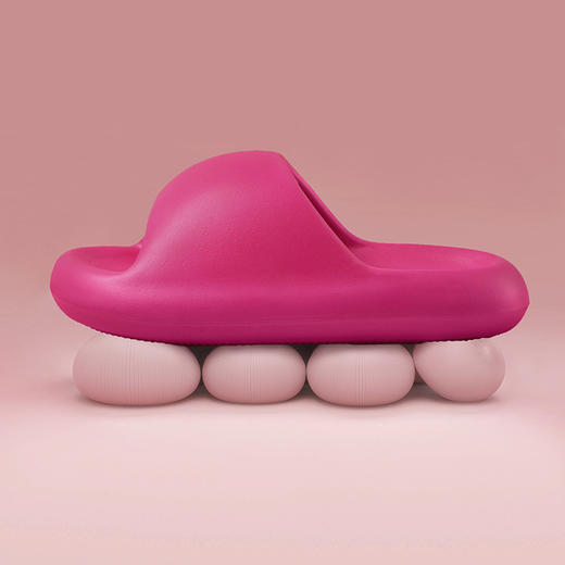 【2023新款面包拖鞋 踩屎感情侣凉拖】仿轮胎纹理阻力科技防滑 软乎乎的柔软体验 和您的脚丫谈了场恋爱_HLY 商品图0