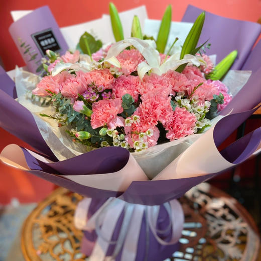 【感恩幸福】6朵香水百合➕18朵粉色康乃馨时尚大花束 商品图0