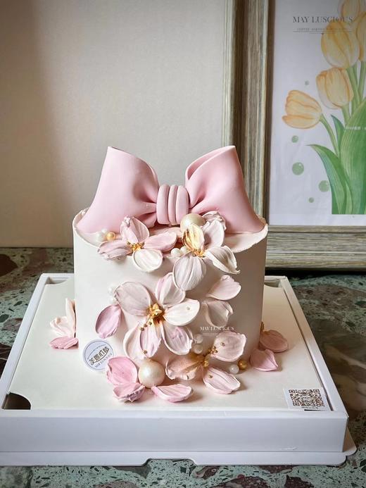 粉嫩蝴蝶结蛋糕 商品图0