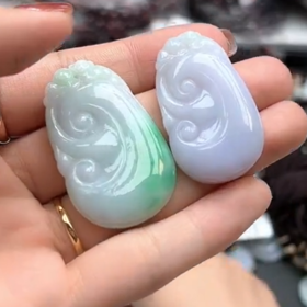 翡翠吊坠-事事如意