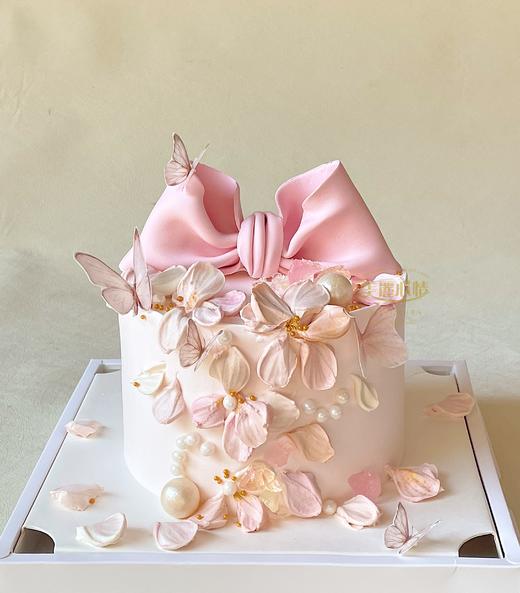粉嫩蝴蝶结蛋糕 商品图1