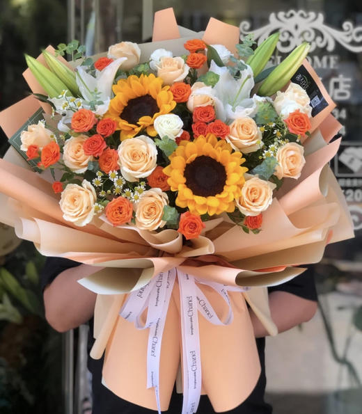 【美好】6朵香水百合➕12朵蜜桃雪山玫瑰➕2朵向日葵温馨主题时尚大花束 商品图0