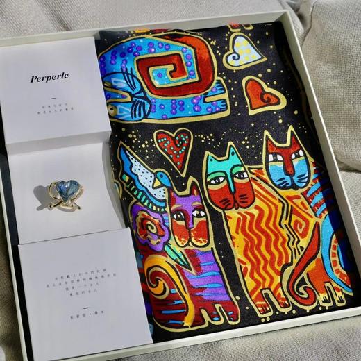 积分兑换【甄珠贝】招财猫丝巾和施华洛世奇水晶丝巾扣礼盒套装 商品图2