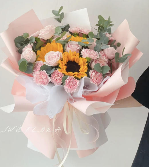 【时慢】12朵康乃馨➕6朵粉玫瑰➕3朵向日葵精品大花束 商品图0