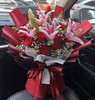 【幸福洋溢】9朵香水百合➕12朵红康乃馨➕6朵红玫瑰➕满天星精品大花束 商品缩略图0