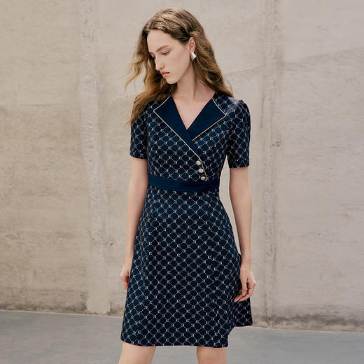 EITIE爱特爱春季新款气质优雅小翻领显瘦连衣裙7307035 商品图4