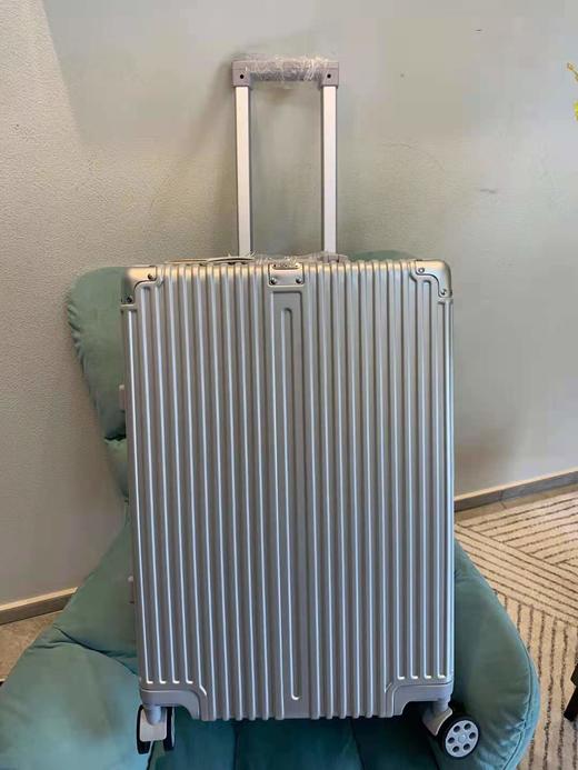 2117日默瓦 拉杆箱 商品图13