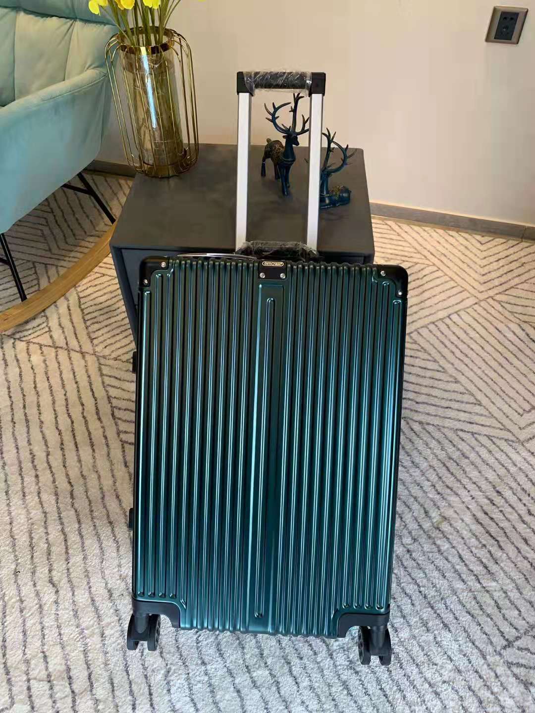 2117日默瓦 拉杆箱