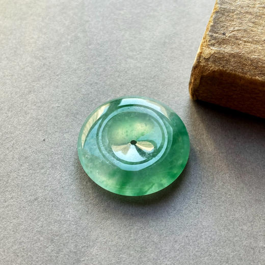 高冰种飘绿花翡翠平安扣 商品图3