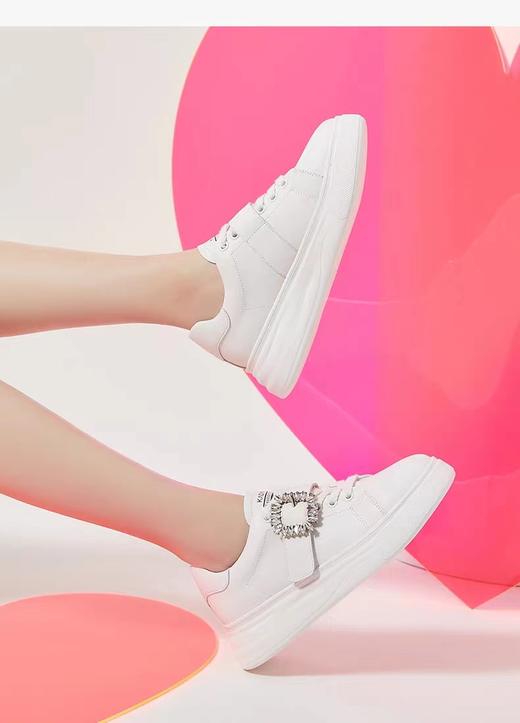 卡迪娜23年春季新款轻便饰扣女鞋平跟深口小白鞋休闲鞋KC232405 商品图1