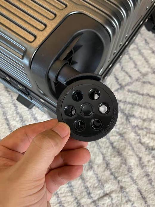 2117日默瓦 拉杆箱 商品图6