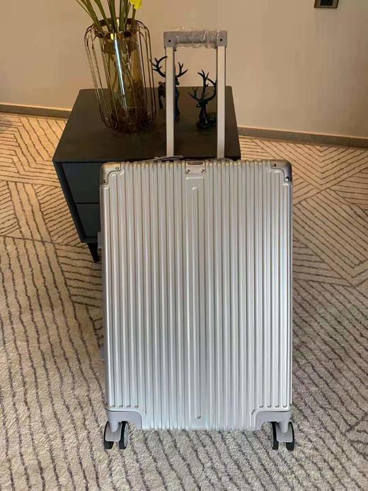 2117日默瓦 拉杆箱 商品图14