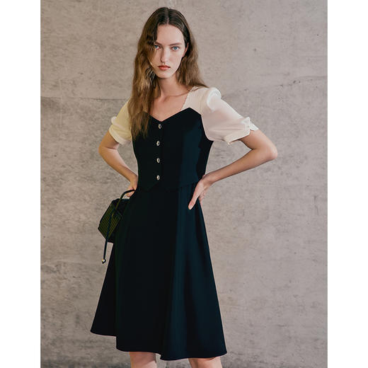 EITIE爱特爱春夏新款时尚气质V领收腰撞色A版显瘦连衣裙7307017 商品图2