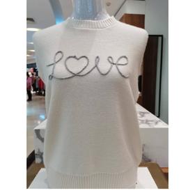 3楼皮皮狗绣花圆领套衫