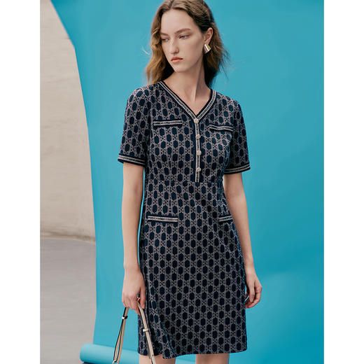 EITIE爱特爱春季新款气质优雅V领显瘦连衣裙7307024 商品图4