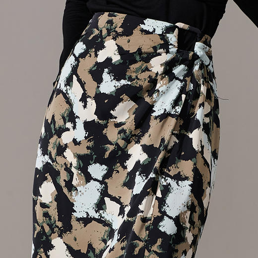 剩S 芳外【涂鸦拼色交叉半裙】2026春季新款立体裁剪交叉半截裙 商品图4