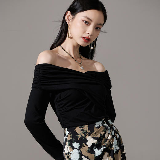 剩S 芳外【一字肩显瘦修身针织T恤】2026春季新款显瘦锁骨性感长袖 商品图5