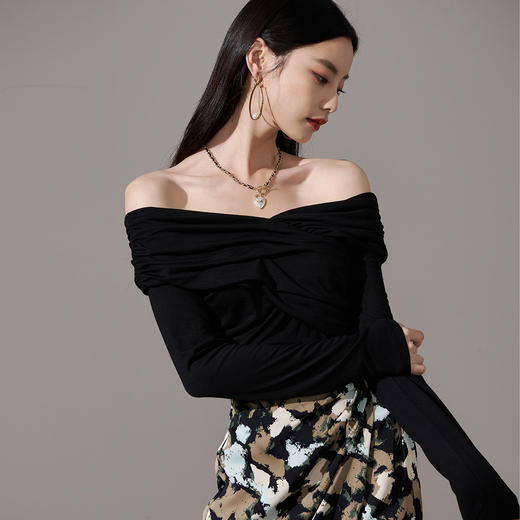 剩S 芳外【一字肩显瘦修身针织T恤】2026春季新款显瘦锁骨性感长袖 商品图3