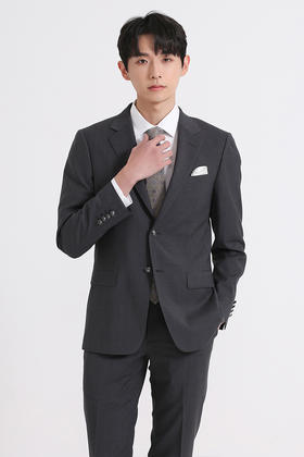 一袭绅装 ，轻盈日常