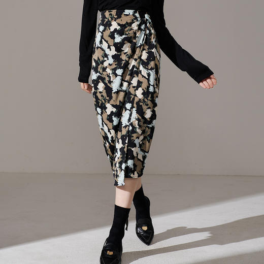 剩S 芳外【涂鸦拼色交叉半裙】2026春季新款立体裁剪交叉半截裙 商品图5