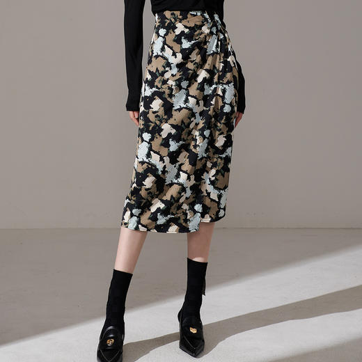 剩S 芳外【涂鸦拼色交叉半裙】2026春季新款立体裁剪交叉半截裙 商品图3