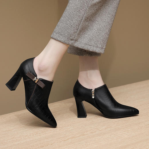 法式新款秋冬单鞋，黑色软皮尖头粗跟高跟高跟鞋蝴蝶结深口女鞋GLS514 商品图2