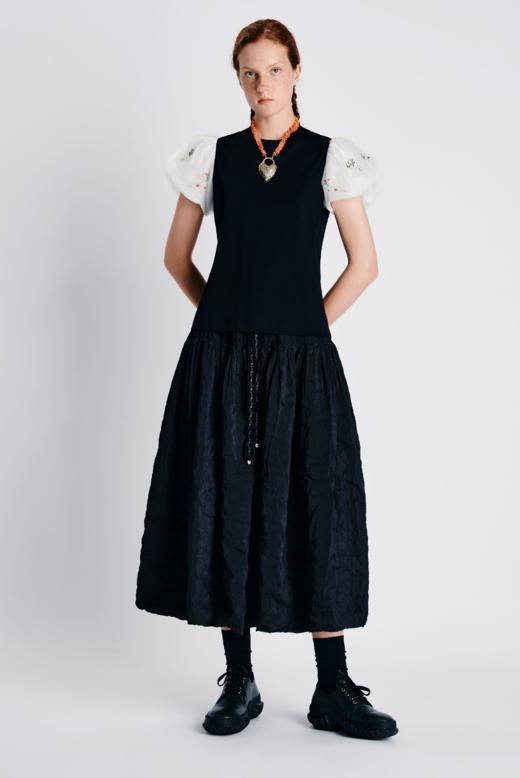 Renlisu 石墨黑刺绣花苞短袖上衣 商品图0