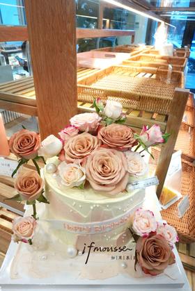 「女士」复古折射 卡布奇诺花朵蛋糕