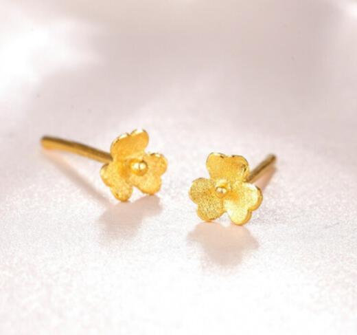 周六福珠宝 黄金耳钉女款精工足金耳饰 小金花 定价AC090379 约0.6g 商品图1