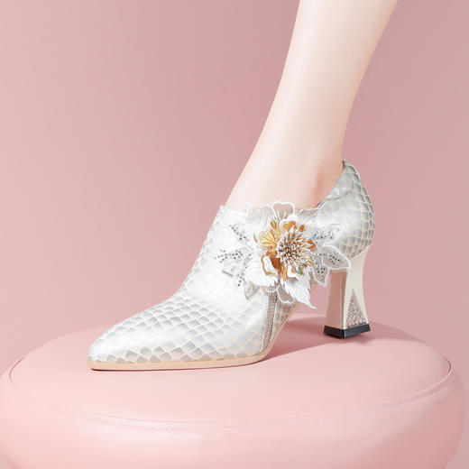 优雅个性，蛇纹漆皮亮面真皮高跟花朵单鞋YSML-A009-H779 商品图0