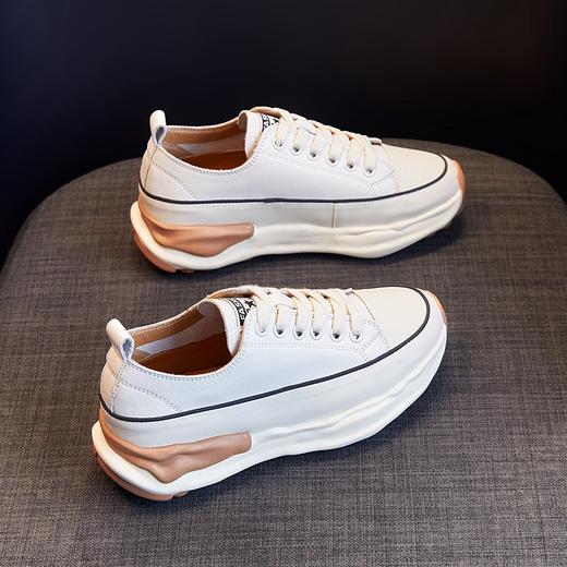 舒适走路不累 圆头绑带厚底牛皮休闲板鞋 商品图1