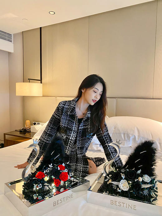 VBEINGS花语 天鹅湖之恋 mini/大号 永生花玫瑰花摆件礼盒送女友生日礼物情人节礼物 商品图2