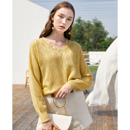 欧芮儿2022春装新款长袖V领针织打底衫女镂空宽松显瘦套头毛衣 商品图1