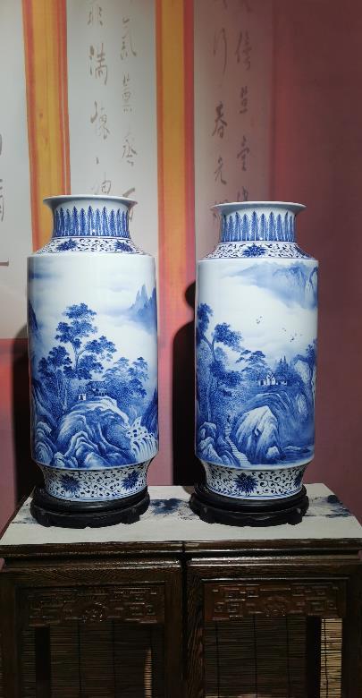 青花山水对瓶 商品图0