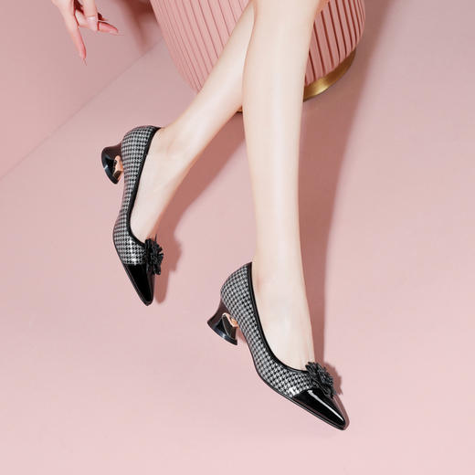 优雅通勤，漆皮+超迁皮花朵小皮鞋YSML-D20S-K501 商品图1