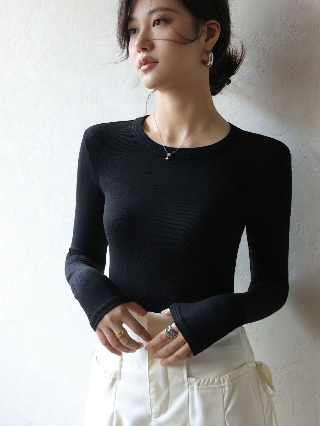 2023春秋款黑色莫代尔圆领打底衫女西装内搭修身高级感新款长袖 FS 000 1655