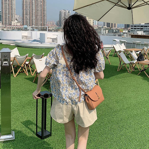 2023年新款法式方领别致碎花上衣泡泡袖短袖衬衫女设计感小众夏季 商品图3