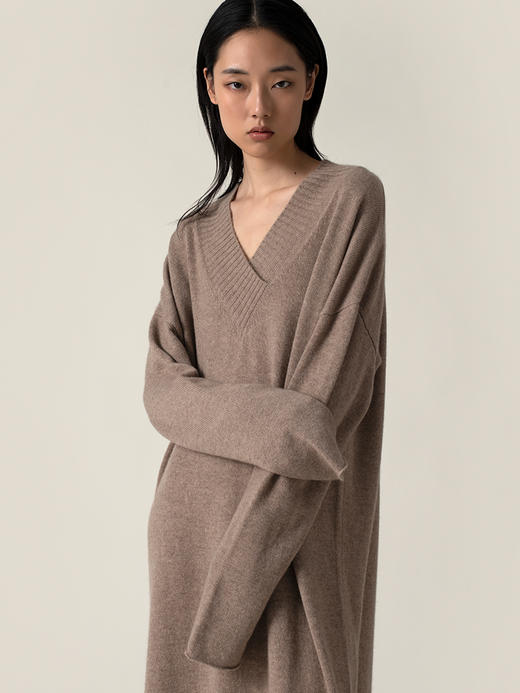 322工房纯羊绒V领连衣裙女2022新款冬慵懒风宽松长袖针织中款款裙 商品图1