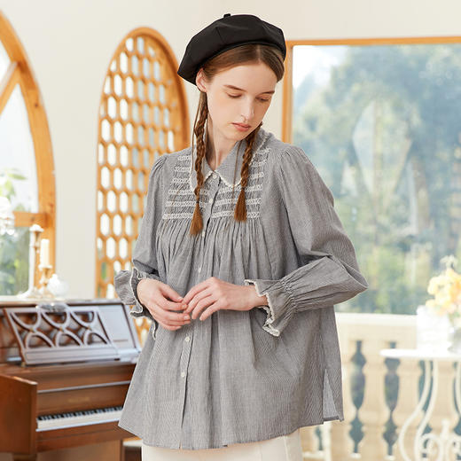 Famecoco范可儿宽松棉麻条纹衬衫女春款喇叭袖压褶上衣 商品图3