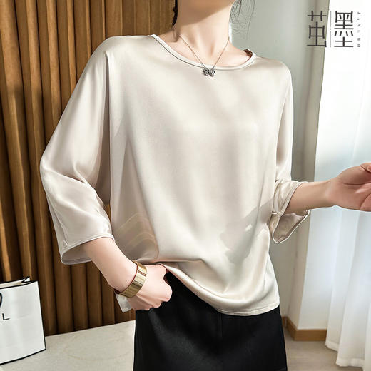 茧墨 气质醋酸缎面七分袖上衣 商品图3